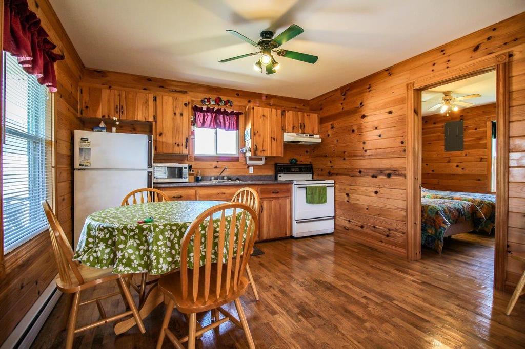 Merry Stanhope Chalets Hotel Екстериор снимка